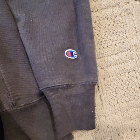 Champion - Picture 3 of 5